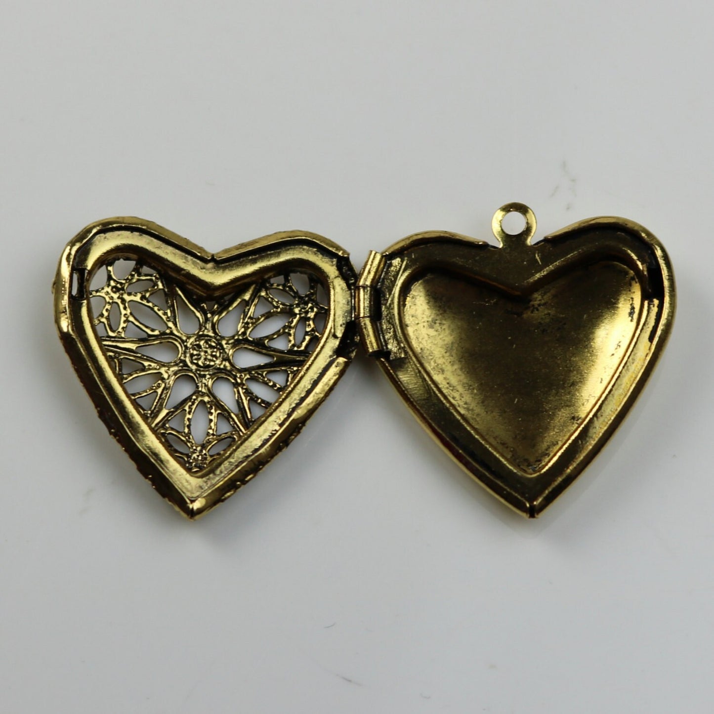 5 pcs Antique GOLD Heart Filigree Locket Pendant Charm - 25mm 1 inch 8mm thickness- Brass Locket Pendant Charm - Ship from California USA
