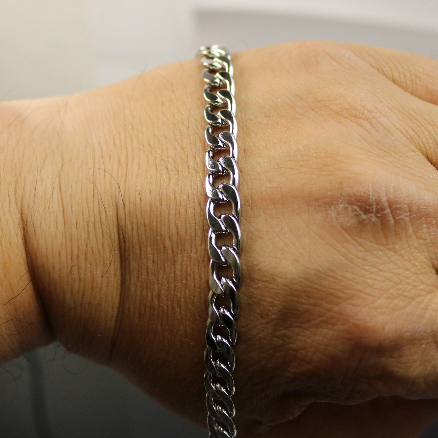 Stainless Steel MEN's Chunky Cuban Curb Chain Ready to Wear Necklace - 22 inch (55 cm) 8mm width 2.5mm Thickness