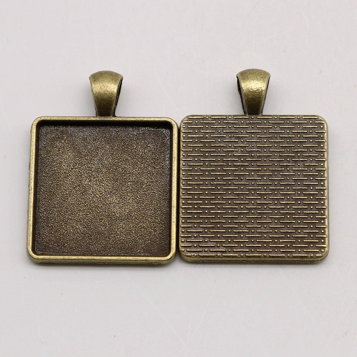 100 Pcs of SQUARE Antique Brass Bezel - for 25mmX25mm GLASS Magnifying Domes Cabochon - Pendant Blank Bezel . for Cabochon, Photo Jewelry