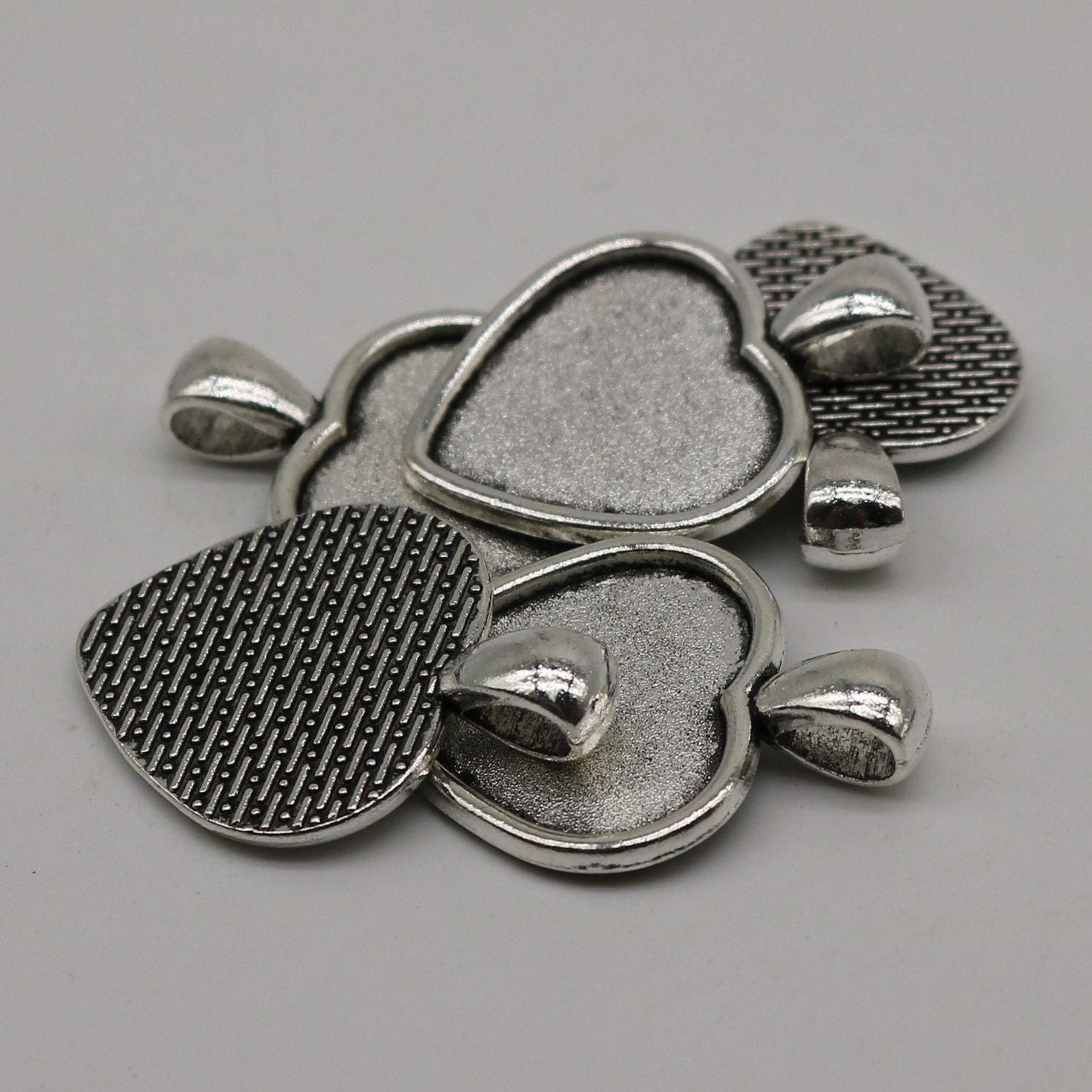 20 Pcs of HEART Antique Silver Bezel - for 20mm HEART Glass Magnifying Domes Cabochon - 33mmx24mm - Pendant Blank Bezel . Photo Jewelry