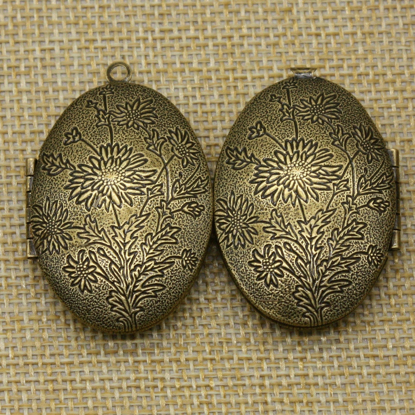 5 pcs Antique BRASS Filigree Locket Oval BIG Flower Patten Pendant Charm - 28x42mm - Brass Locket Pendant - Ship from California USA - B9