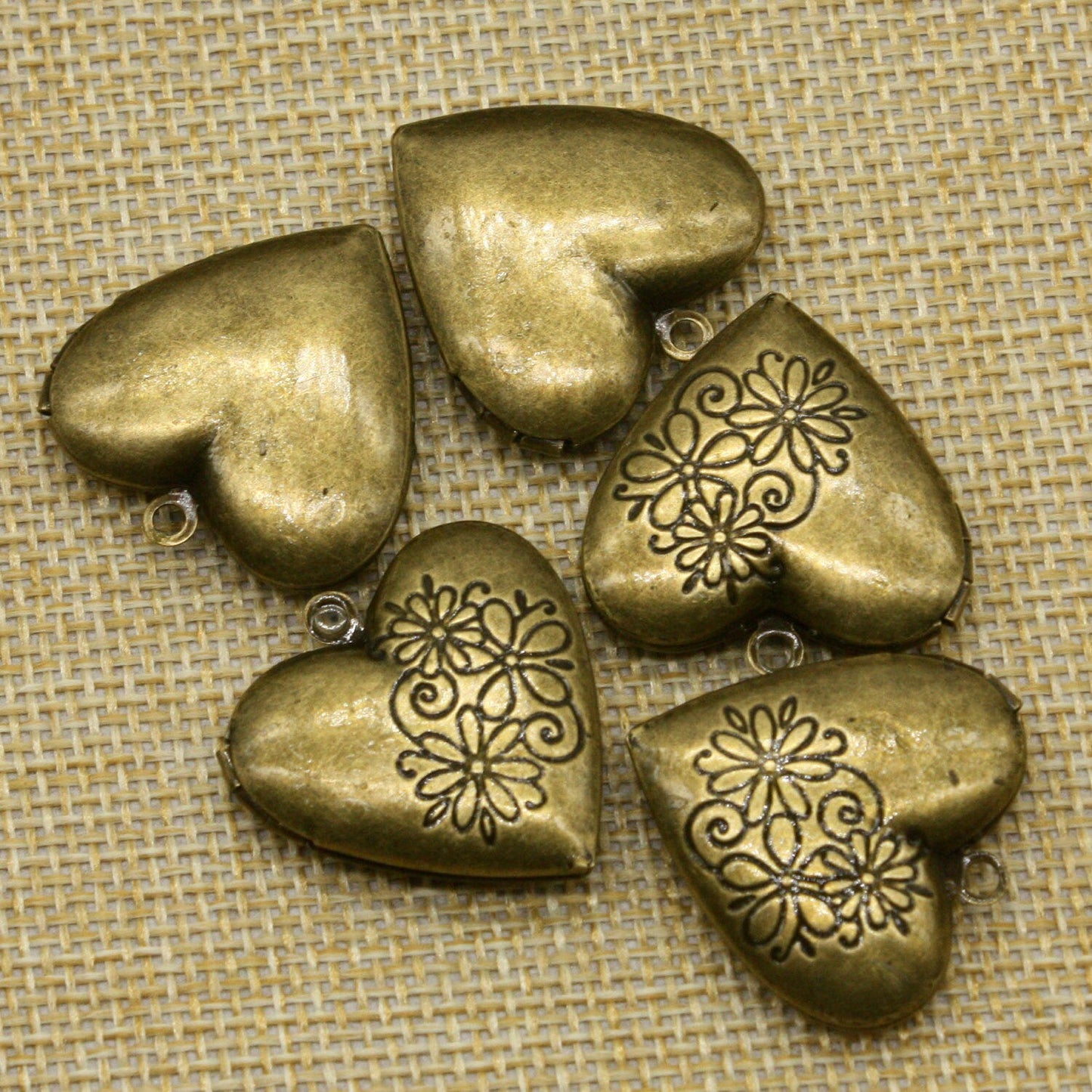 Antique Brass Heart Locket Pendant Charm - 26x26mm 7mm thickness - Ship from California USA - A18