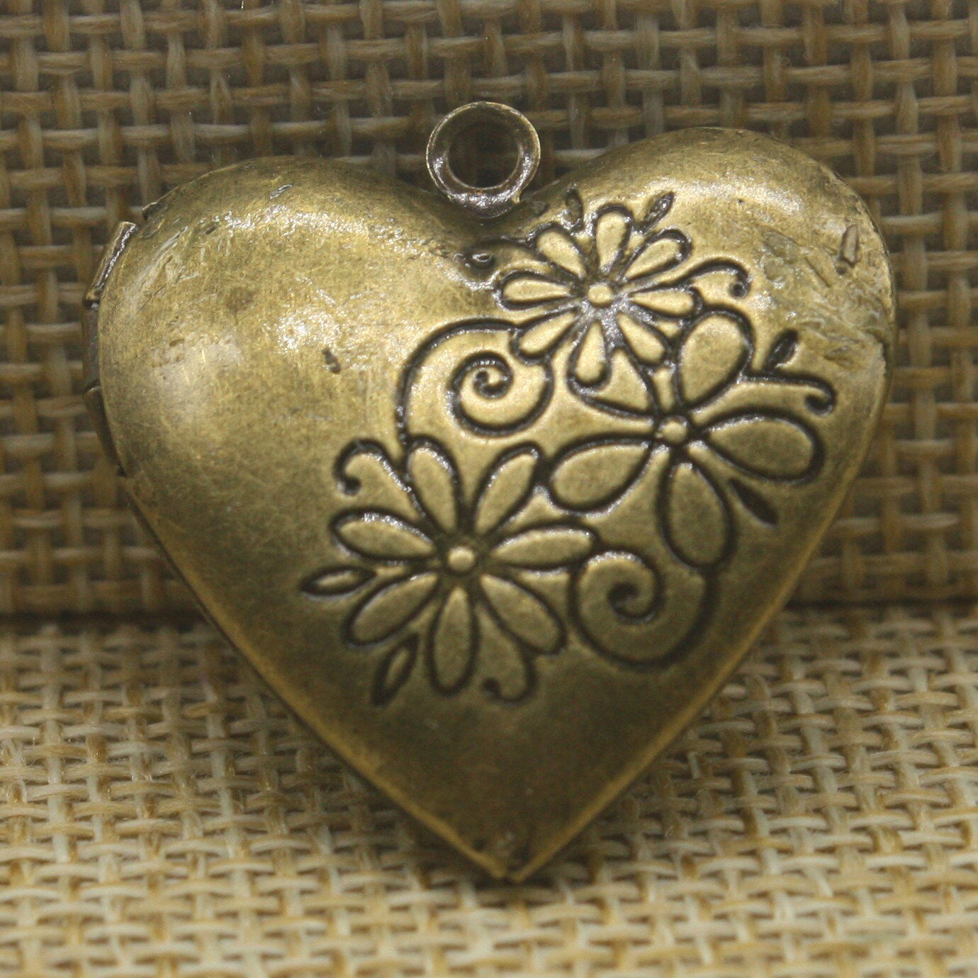 Antique Brass Heart Locket Pendant Charm - 26x26mm 7mm thickness - Ship from California USA - A18