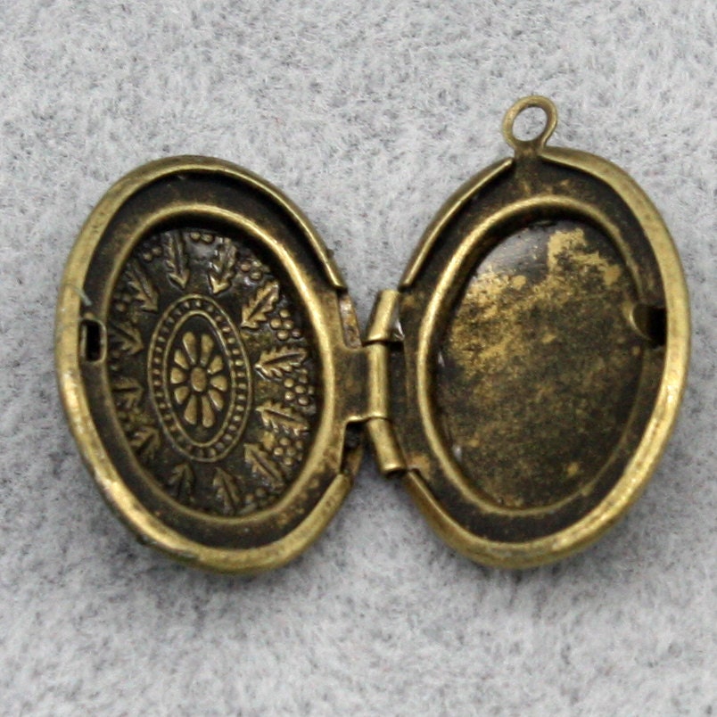 5 pcs Antique BRASS Filigree Locket Oval Pendant Maya Pattern Charm Dangle - 16x19mm - Locket Pendant Charm - Ship from California USA - B19