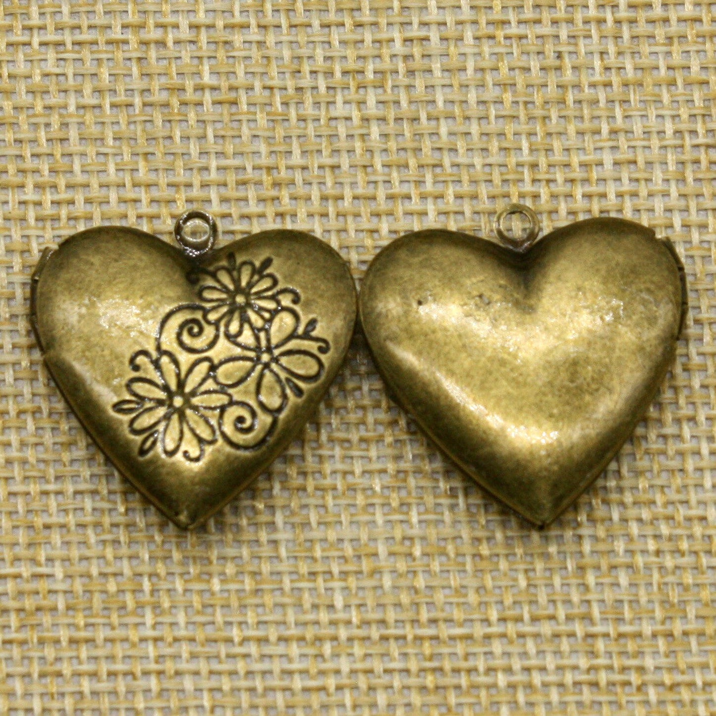 Antique Brass Heart Locket Pendant Charm - 26x26mm 7mm thickness - Ship from California USA - A18