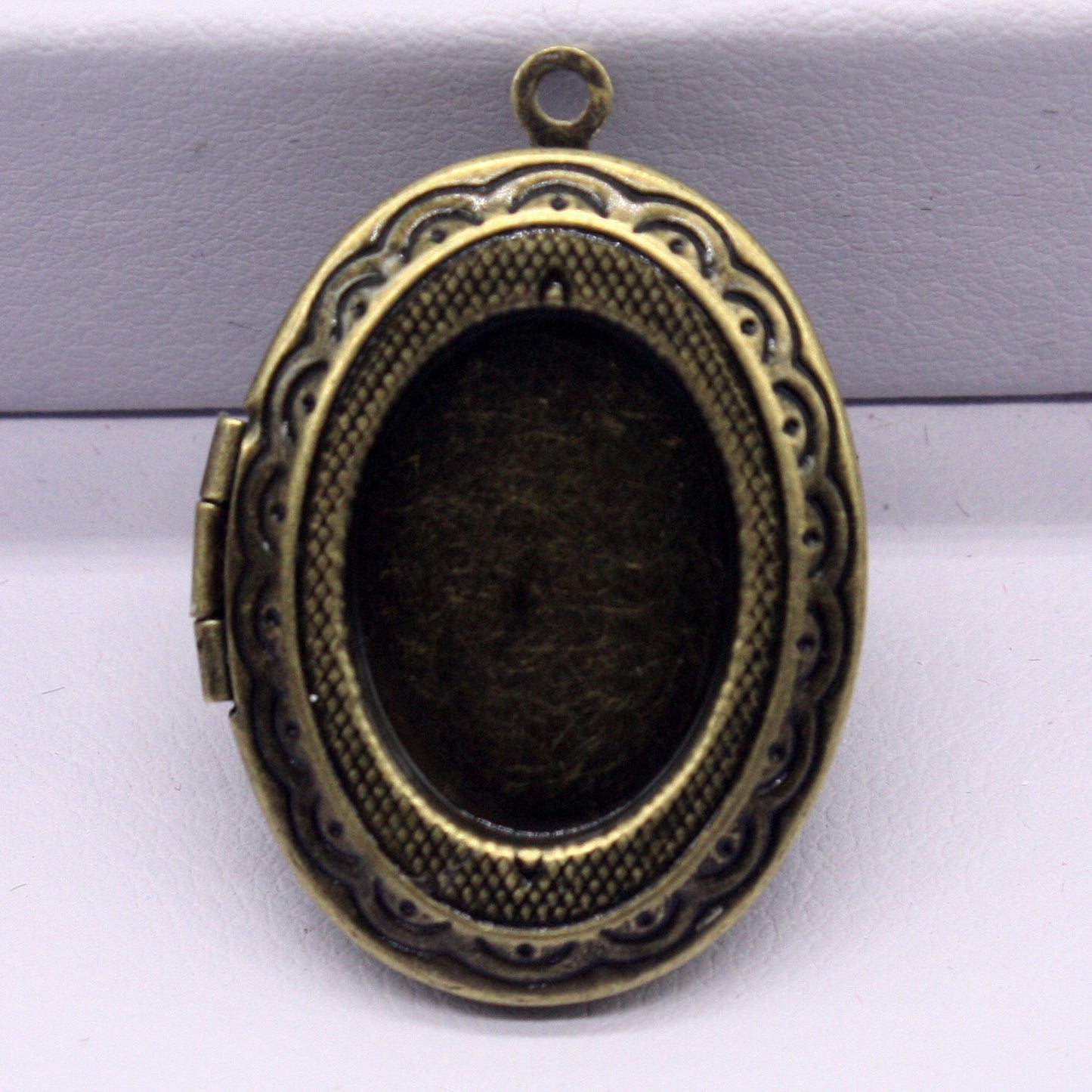 Antique BRASS Filigree Locket Oval Frame Pendant Charm - 24x33mm - Brass Locket Pendant - Ship from California USA - B7