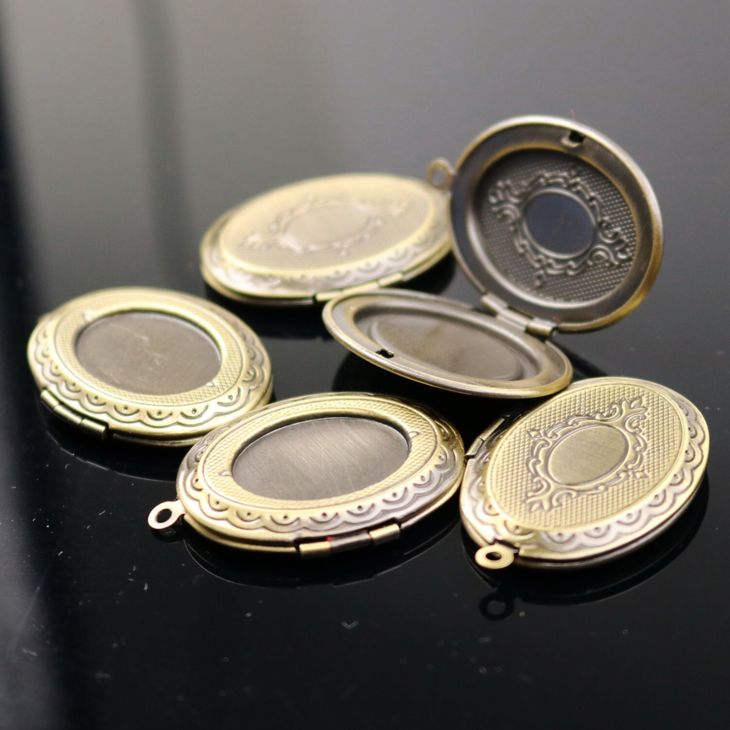 1/5 pcs Locket Antique Brass Oval Locket Charm Pendant photo locket - 24x33mm 5mm thickness AE019