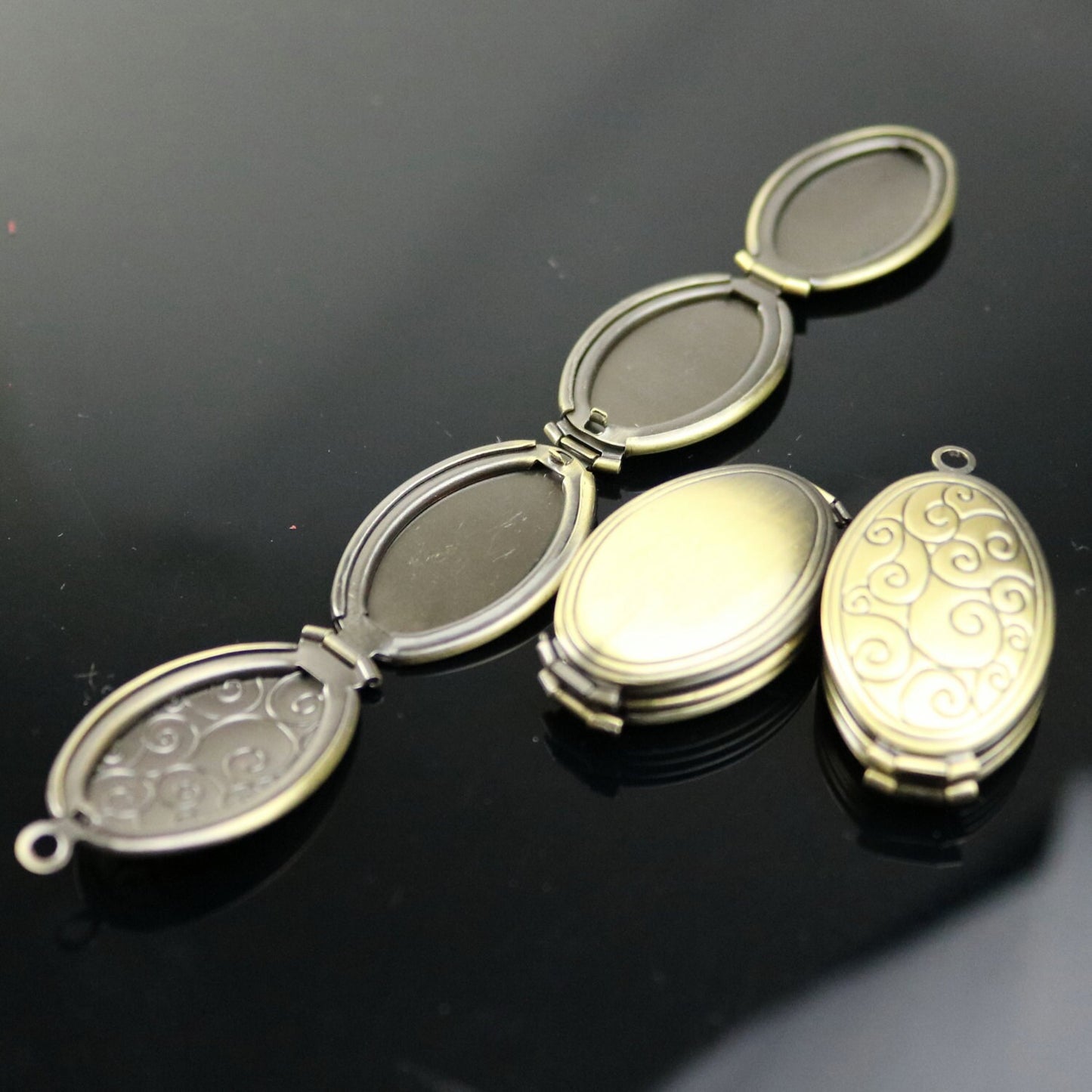 1/5 pcs Locket 4(four) photo picture Locket wave locket - Antique Brass Oval Locket Charm Pendant - 20x35mm 9.3mm thickness Many Photo