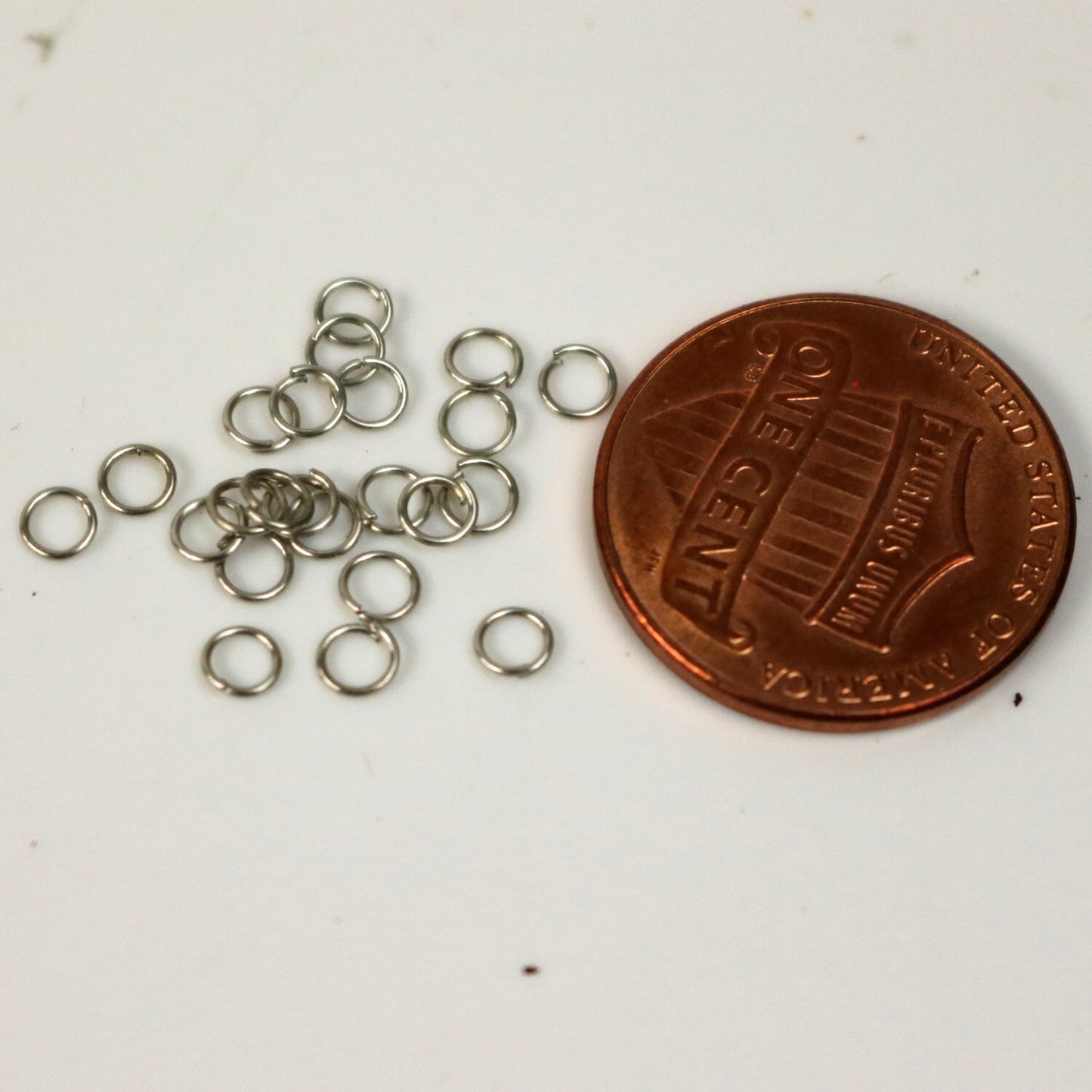 3mm THIN Jump Rings, 200 Rhodium Plated Jump Rings Jumprings Open 3x0.4mm 26 Gauge 26G Link Connector Jump Rings - ship from - 4x3mm