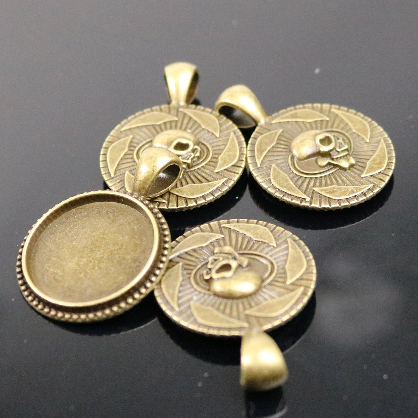 Pendant SKULL Bezels with GLASS Magnifying Domes Cabochon - 5 sets 10 pcs - 20mm 13/16 inch Antique Brass Bezel and Circle Glass Cabochon