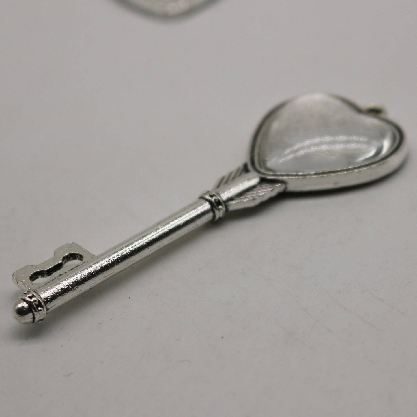 KEY Bezel with 20mm HEART GLASs Magnifying Domes Cabochon - 5 sets 10 pcs - 69mmx24mm Antique Silver - KB11 We are USA Seller