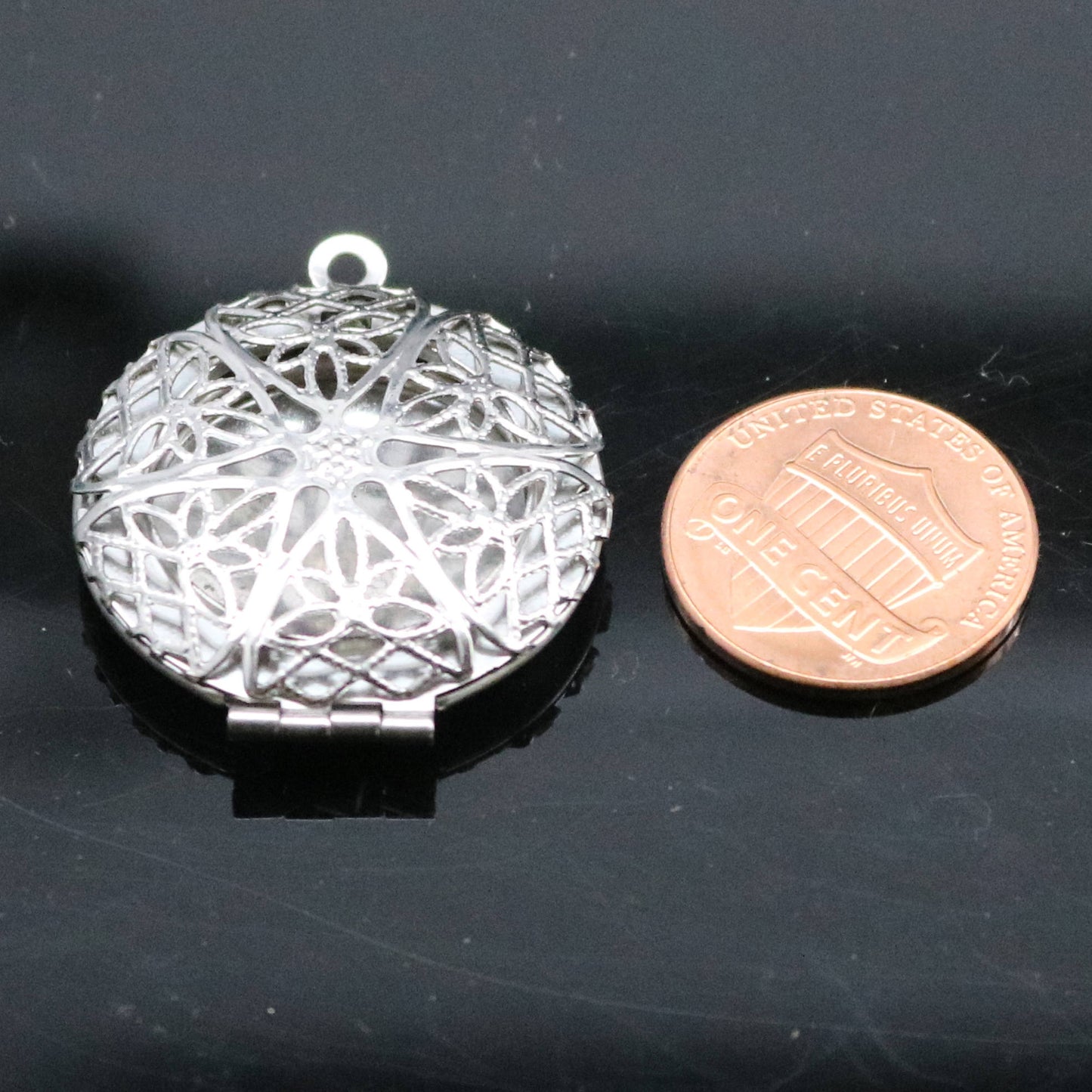 1/5/10/25 pcs STAINLESS STEEL Filigree Round Circle Locket Pendant Charm - 27x32mm 7mm thickness - Ship from California USA