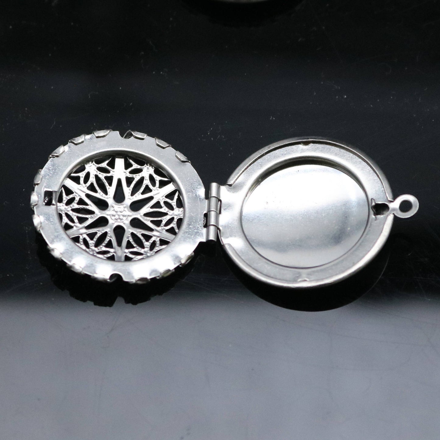 1/5/10/25 pcs STAINLESS STEEL Filigree Round Circle Locket Pendant Charm - 27x32mm 7mm thickness - Ship from California USA