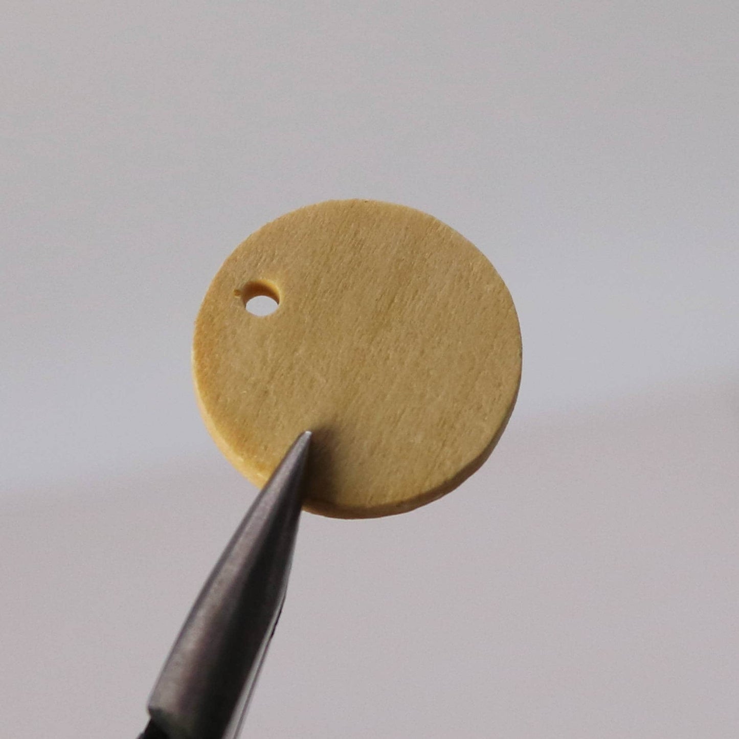 50 pcs of 1 inch - 25mm Diameter Unfinished Wood with Hole Blank Pendants - Round Wooden Circle Disc - Smooth Blanks - from California USA