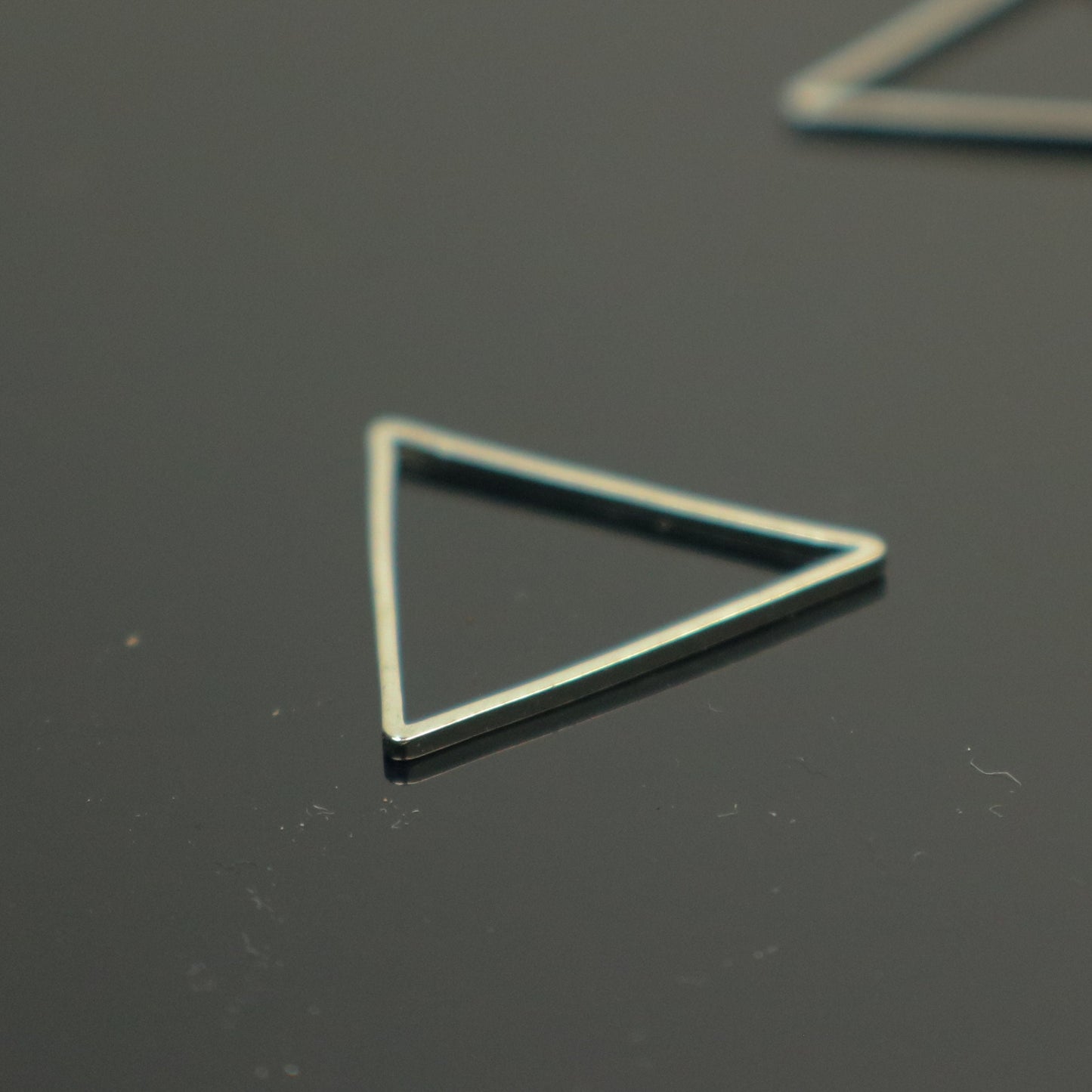20mm Triangle Link Brass Connectors Closed Loop Jump Rings - 20mm x 1.0mm thickness - from California USA
