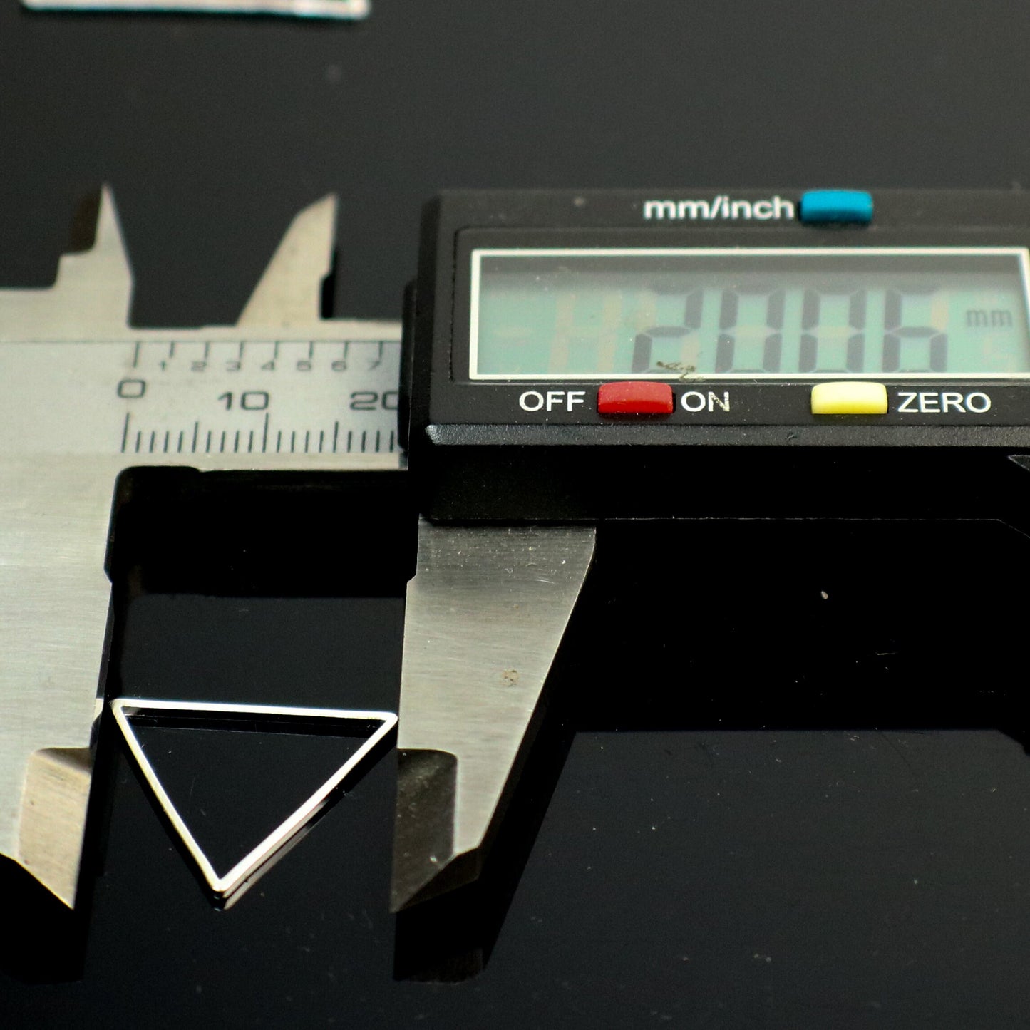 25 pcs Sterling Silver Plated Triangle Links - 20mm x 1.0mm thickness - Linking Connector Closed Jump Rings - ship from California USA