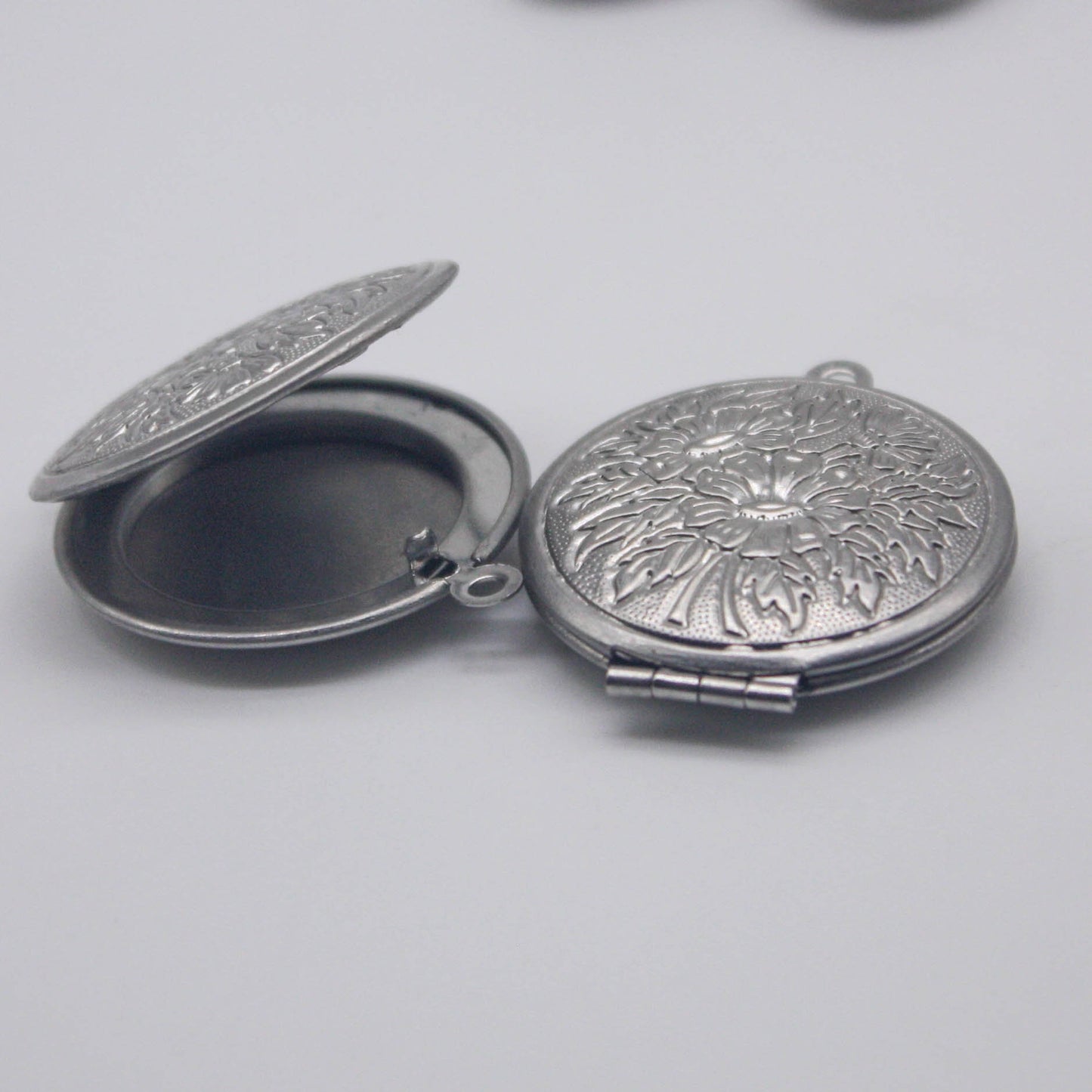 1 pcs STAINLESS STEEL Filigree Round Flower Hibiscus Locket Pendant Charm - 27x31mm 7mm thickness - Ship from California USA