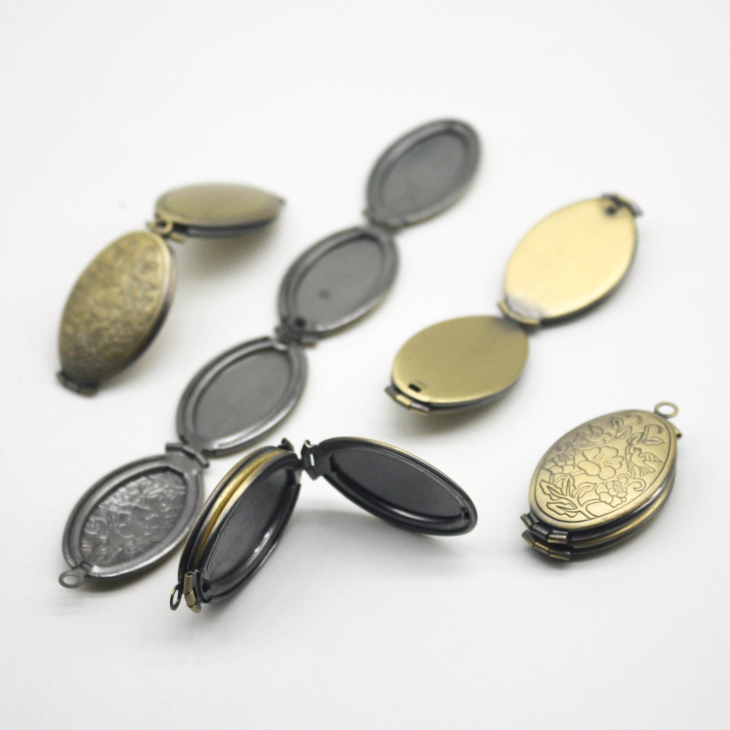 1/5 pcs Locket 4(four) photo picture Locket TREE locket - Antique Brass Oval Locket Charm Pendant - 20x35mm 9.3mm thickness -Many Photo
