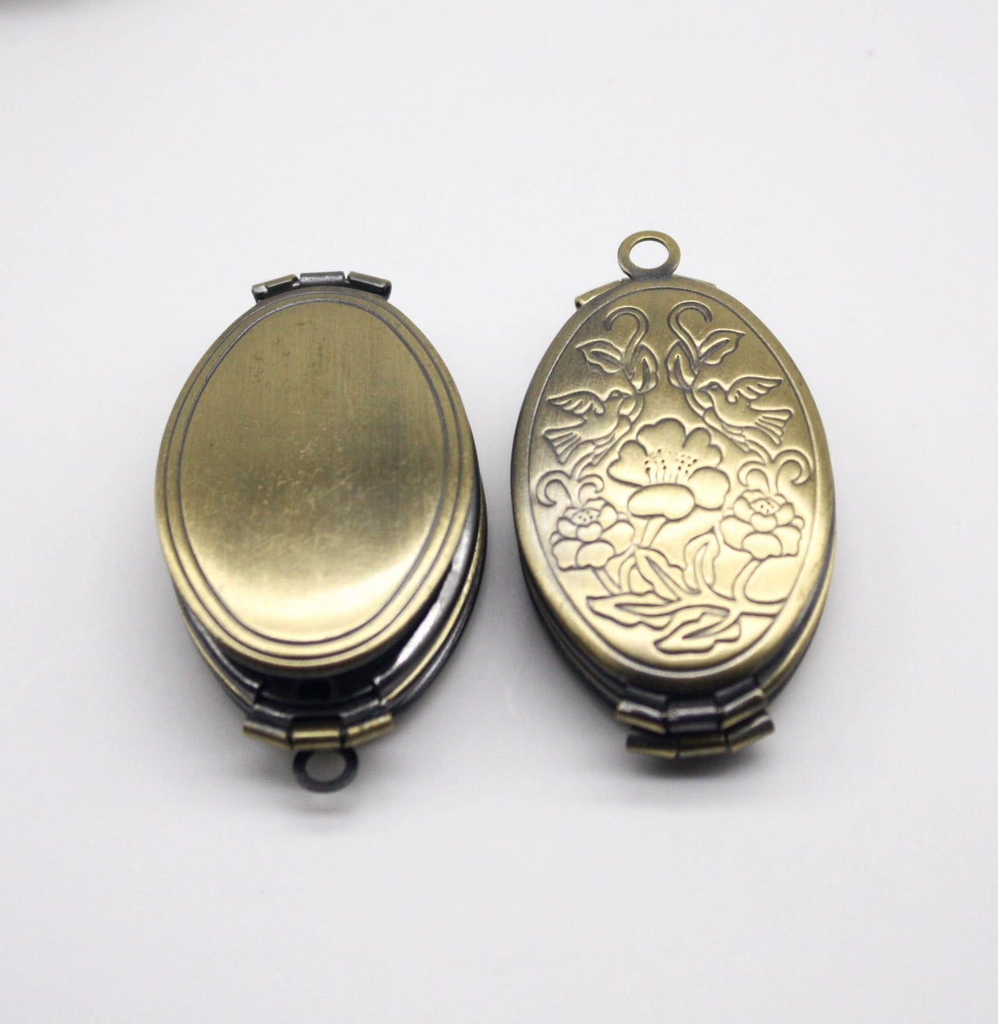 1/5 pcs Locket 4(four) photo picture Locket TREE locket - Antique Brass Oval Locket Charm Pendant - 20x35mm 9.3mm thickness -Many Photo