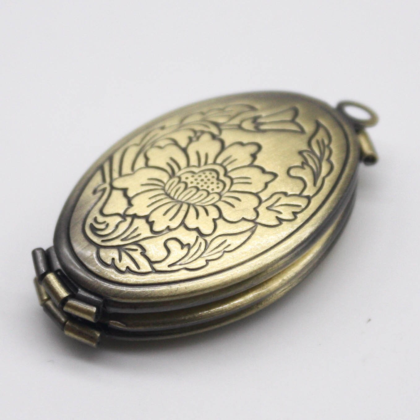 1/5 pcs Locket 4(four) photo picture Locket Flower locket - Antique Brass Oval Locket Charm Pendant - 20x35mm 9.3mm thickness -Many Photo