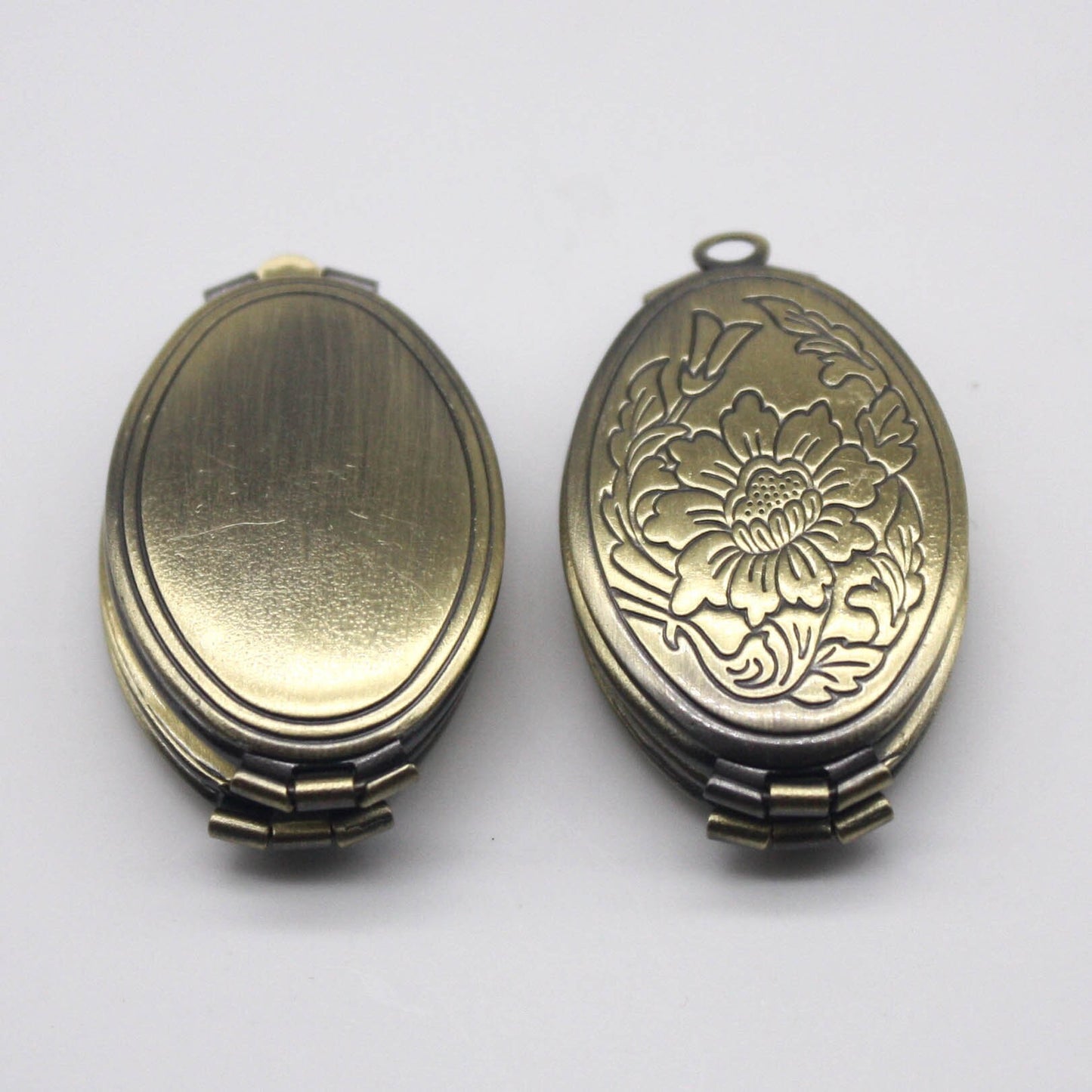 1/5 pcs Locket 4(four) photo picture Locket Flower locket - Antique Brass Oval Locket Charm Pendant - 20x35mm 9.3mm thickness -Many Photo