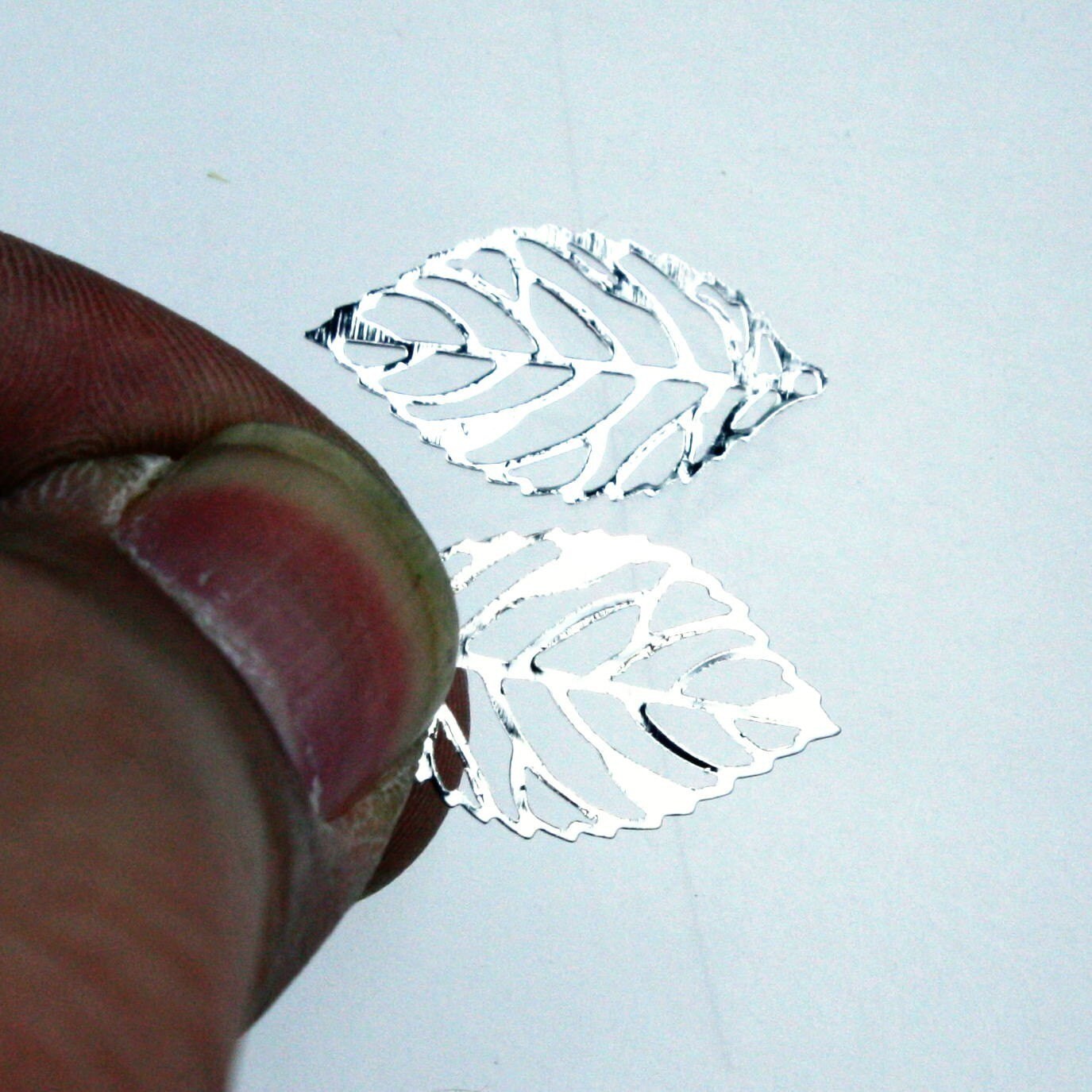 50 pcs of Sterling Silver Plated Finished Leaf Dangle Pendant Drop - 23.5x13.5mm