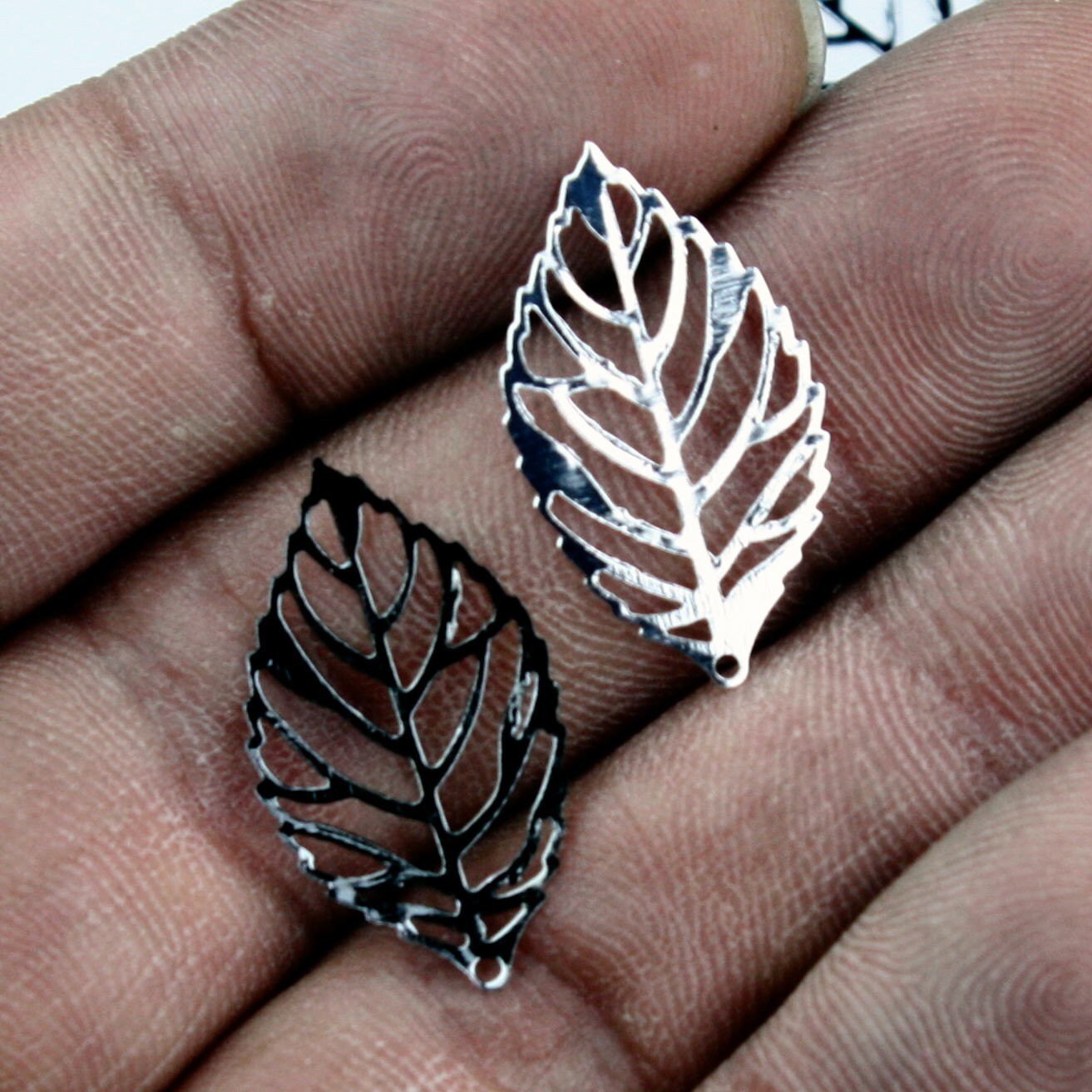50 pcs of Sterling Silver Plated Finished Leaf Dangle Pendant Drop - 23.5x13.5mm