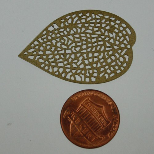 20 pcs of antiqued Brass finished filigree leaf focal dangle drop - 36X24mm