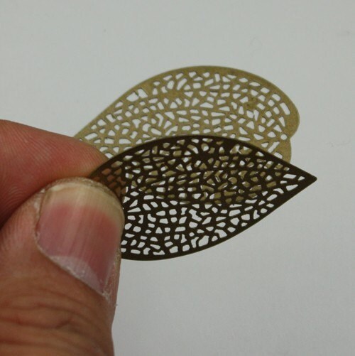 20 pcs of antiqued Brass finished filigree leaf focal dangle drop - 36X24mm