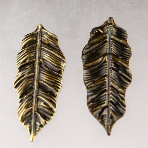 20 pcs of Antique Brass Metal Leaf Dangle Drop Pendant - 38x14mm