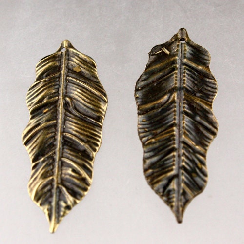 50 pcs of Antique Brass Metal Leaf Dangle Drop Pendant - 38x14mm