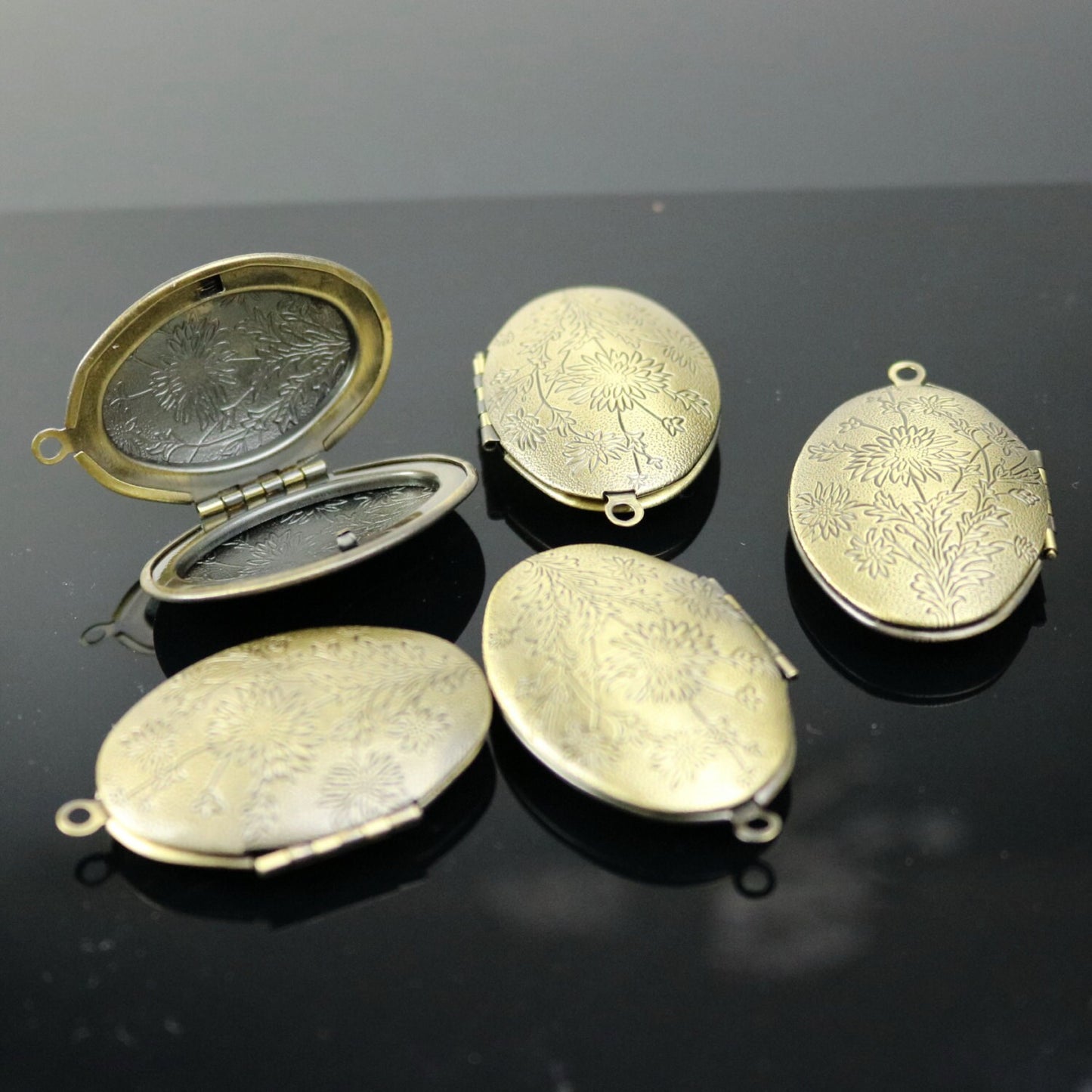 1/5 pcs Locket Antique Brass BIG Flower Oval Locket Charm Pendant photo locket - 28x42mm 10mm thickness AE017