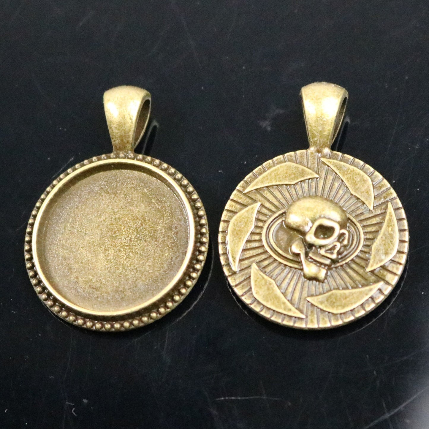 Pendant SKULL Bezels with GLASS Magnifying Domes Cabochon - 5 sets 10 pcs - 20mm 13/16 inch Antique Brass Bezel and Circle Glass Cabochon