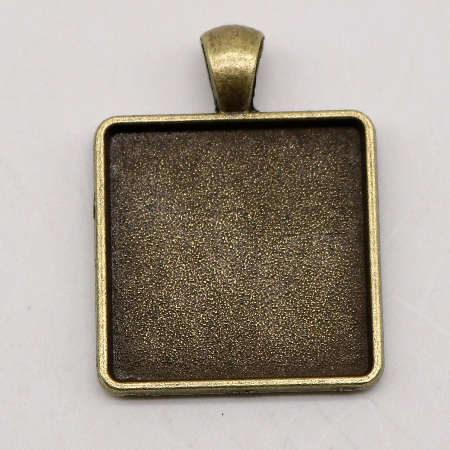 5 Pcs of SQUARE Antique Brass Bezel - for 25mmX25mm GLASS Magnifying Domes Cabochon - Pendant Blank Bezel . for Cabochon, Photo Jewelry