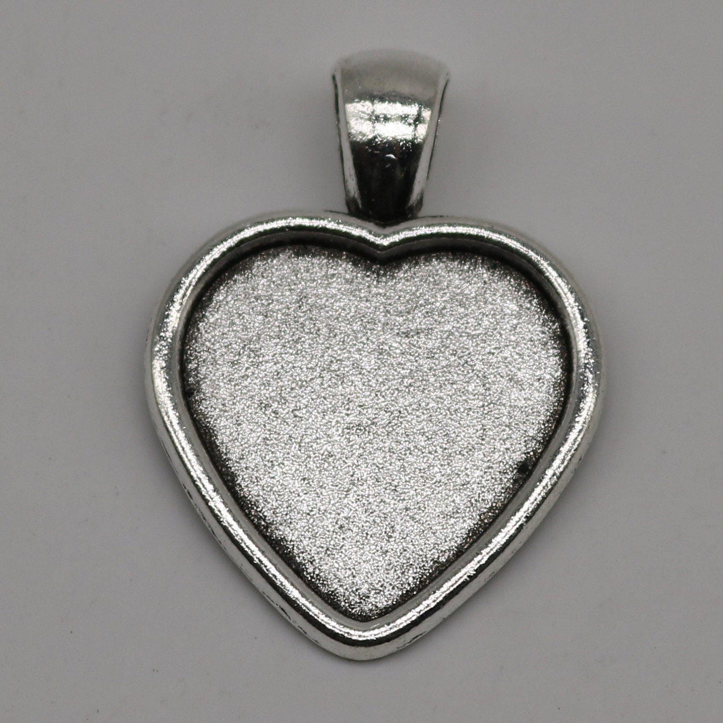 20 Pcs of HEART Antique Silver Bezel - for 20mm HEART Glass Magnifying Domes Cabochon - 33mmx24mm - Pendant Blank Bezel . Photo Jewelry