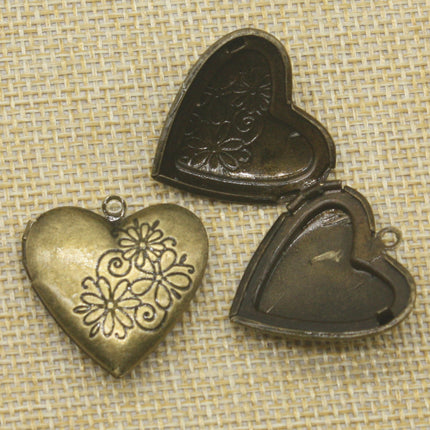 Antique Brass Heart Locket Pendant Charm - 26x26mm 7mm thickness - A18