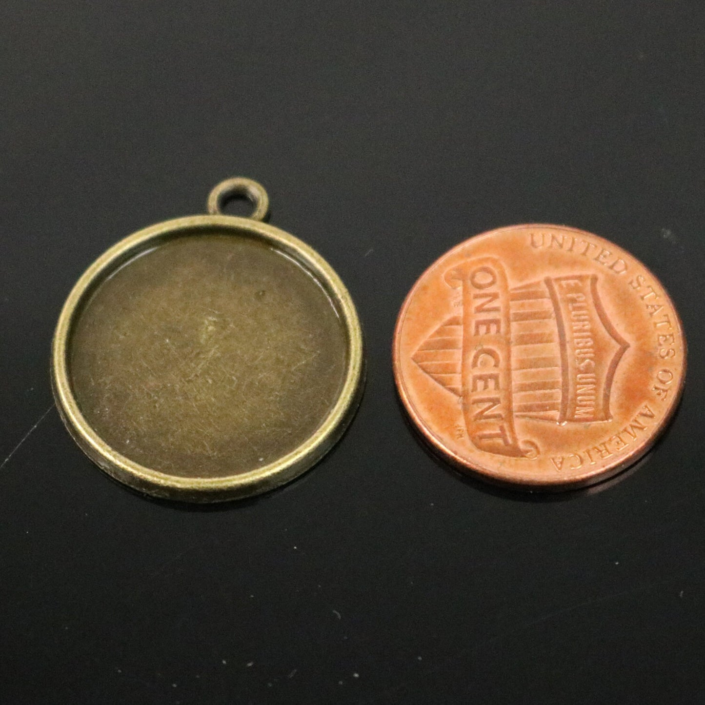 Pendant BEZELS with GLASS Magnifying Domes Cabochon - 5 sets 10 pcs  - 18mm 3/4 inch Antique Brass Bezel and Circle Domed Glass Cabochon