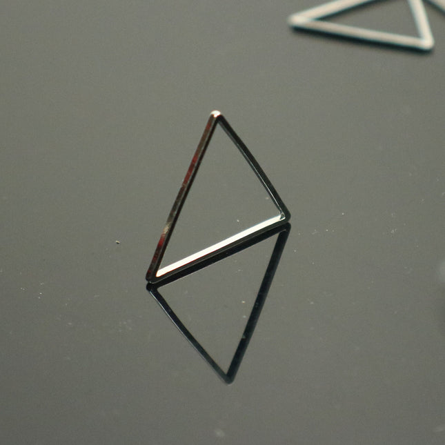 20mm Triangle Link Brass Connectors Closed Loop Jump Rings - 20mm x 1.0mm thickness