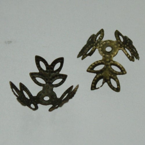 300 pcs of Antiqued brass three leaves filigree bead cap 16mm