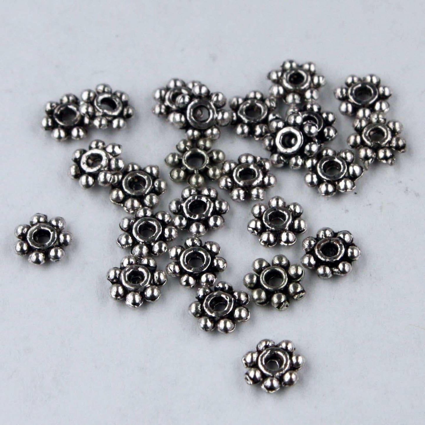 300 pcs - Antique Silver Finished Daisy Flower Spacer Beads - 4mm