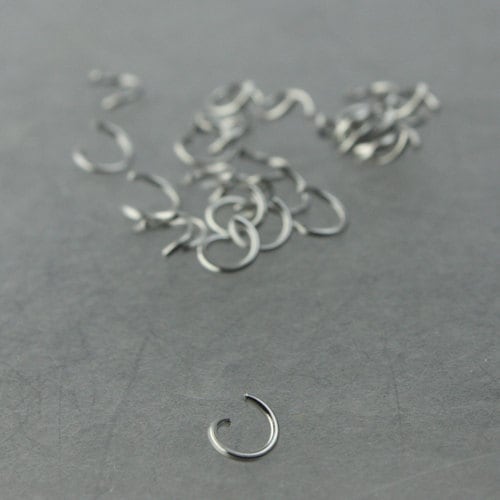 Jump RINGS 100 pcs of STAINLESS Steel Jump Rings Link Surgical Jumprings 4mm 22G Necklace Bracelet Wholesale Jump Rings Bulk Jumprings