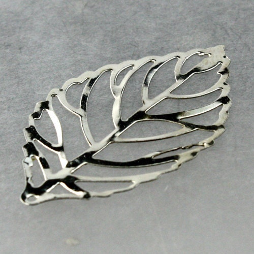 20 pcs of Antique Silver Finished Leaf Dangle Pendant Drop -  44x26mm