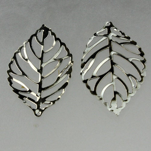 20 pcs of Antique Silver Finished Leaf Dangle Pendant Drop -  44x26mm