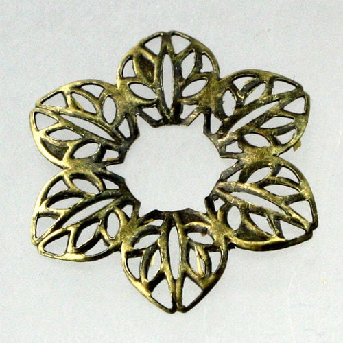 20 pcs of Antiqued Brass  finished 6 Leaf Flower filigree focal L:ink - 23mm