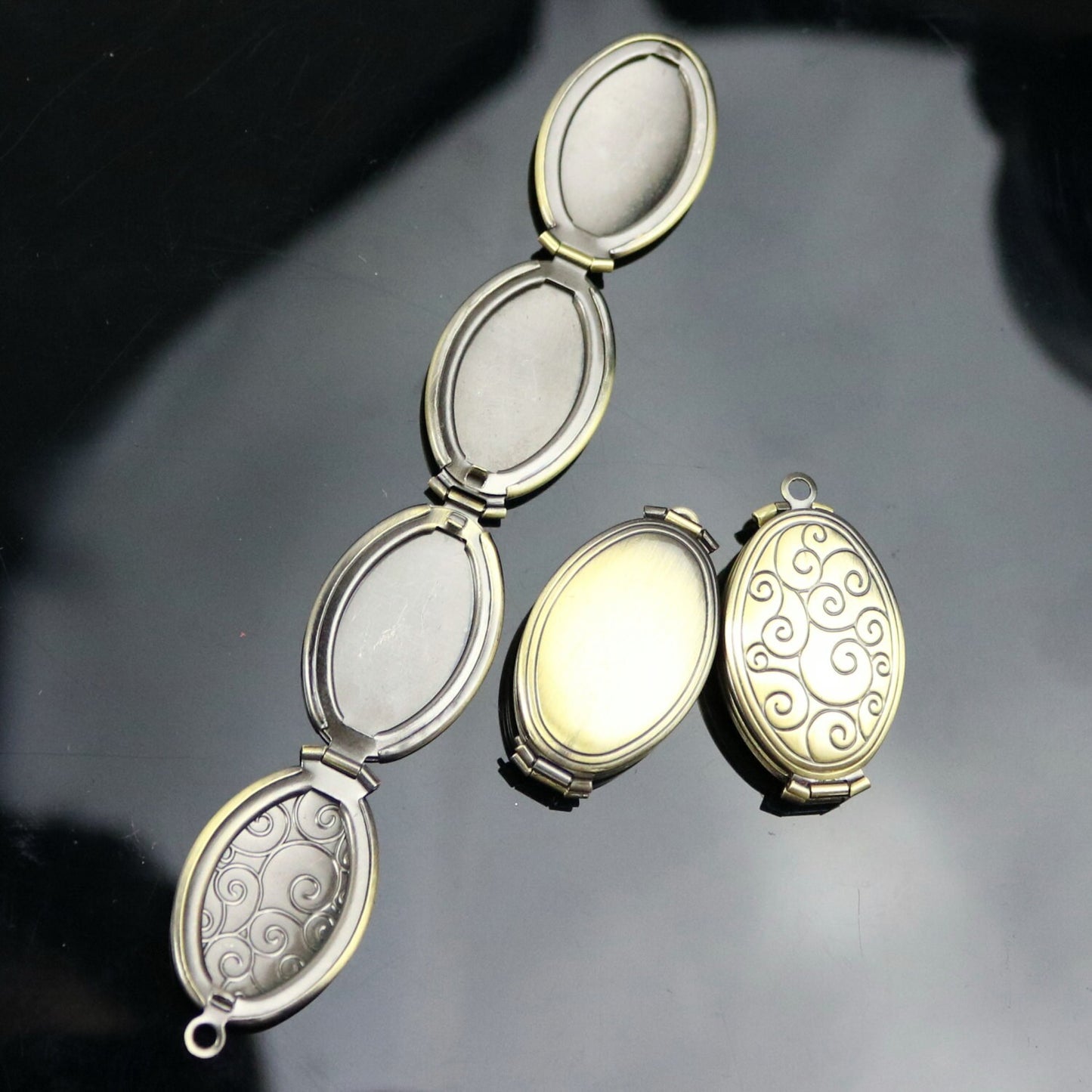 1/5 pcs Locket 4(four) photo picture Locket wave locket - Antique Brass Oval Locket Charm Pendant - 20x35mm 9.3mm thickness Many Photo